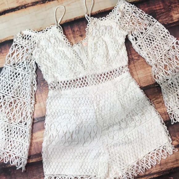 << White Crochet Lace Deep V BellSleeve Romper >> - Picture 2 of 8